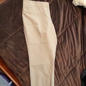 Women’s Apt 9 dress khaki capris size 16